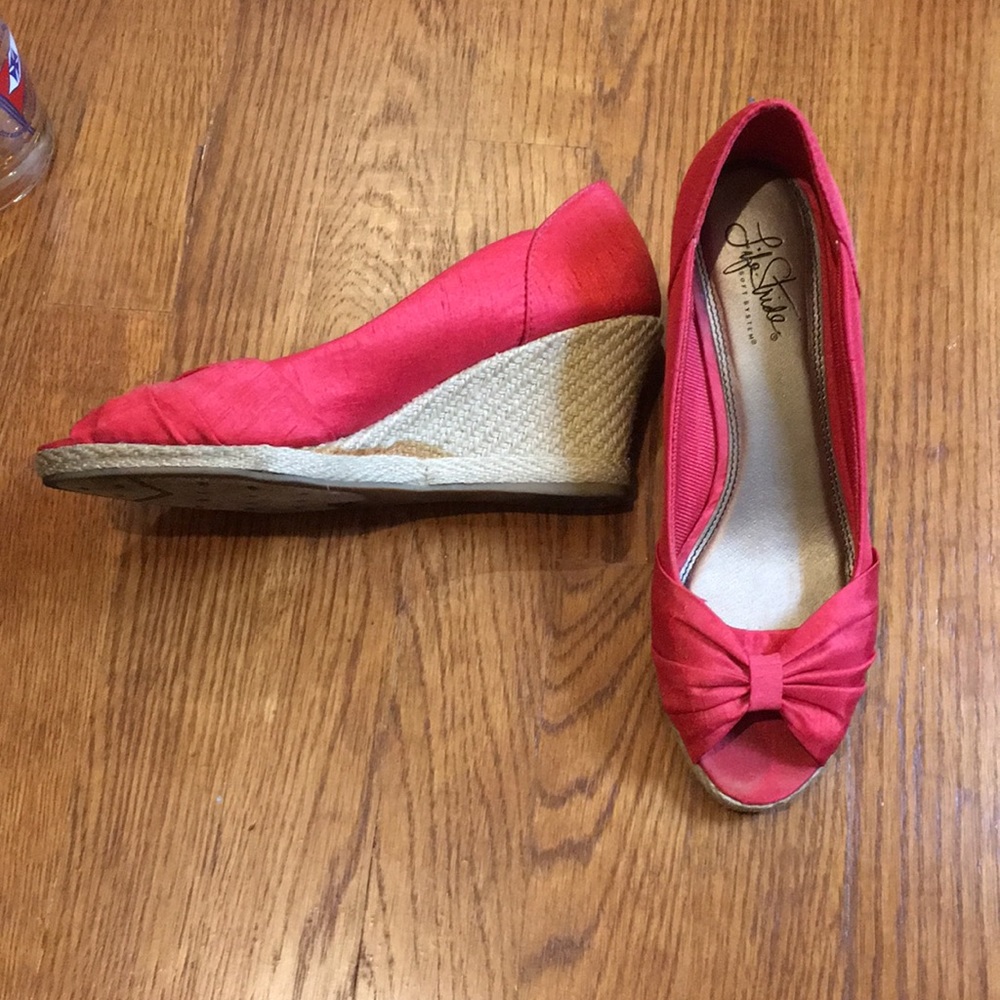 Wedge peep-toe shoes